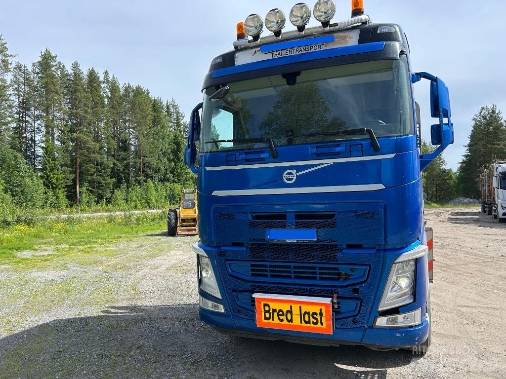 Volvo FH 500 Kamioni za prijevoz šumskih strojeva