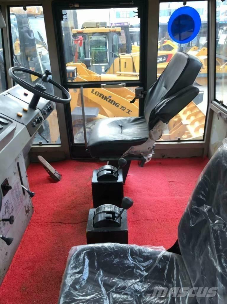 XCMG XP301 Gumeni valjci na kotačima