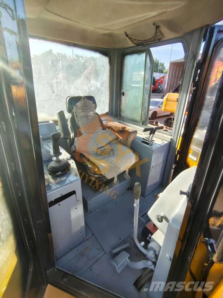 CAT D6G Buldožeri gusjeničari