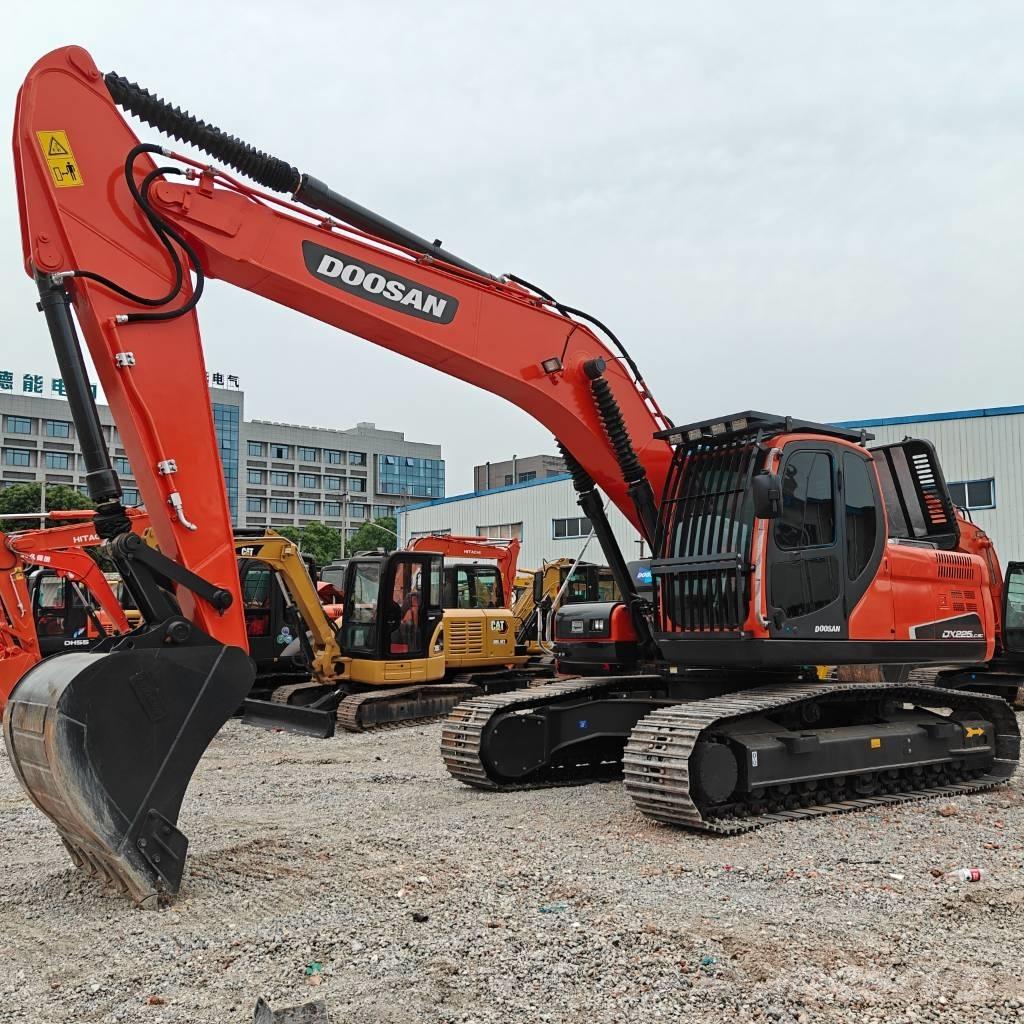 Doosan DX 225 LCA Bageri gusjeničari