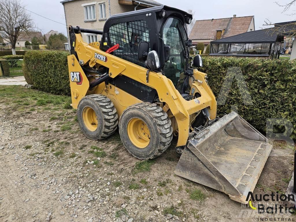 CAT 242 D 3 Skid steer mini utovarivači