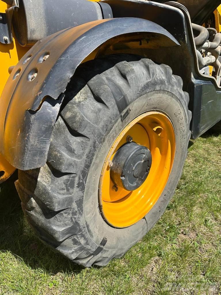 JCB 540-140 Teleskopski viličari