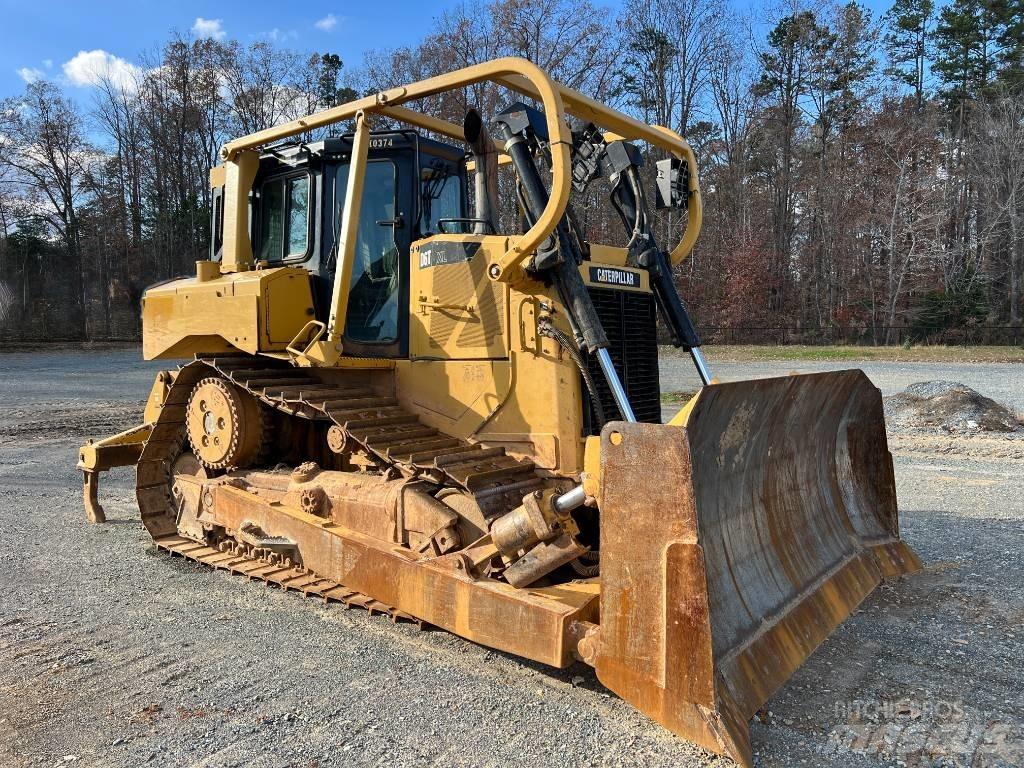 CAT D 6 T XL Buldožeri gusjeničari