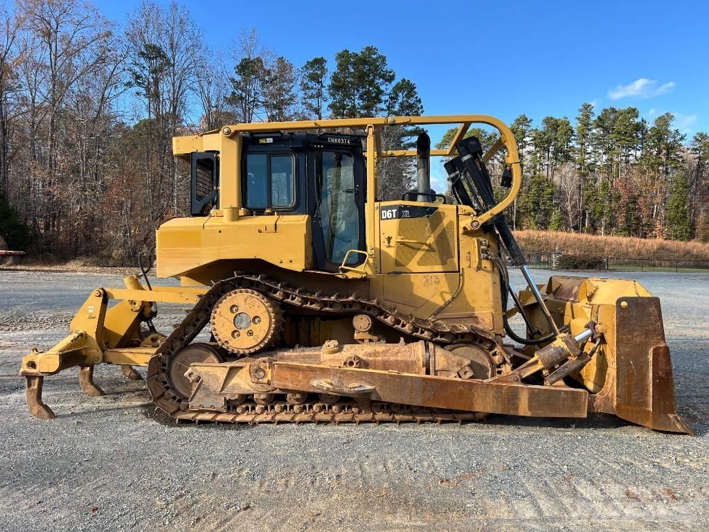 CAT D 6 T XL Buldožeri gusjeničari