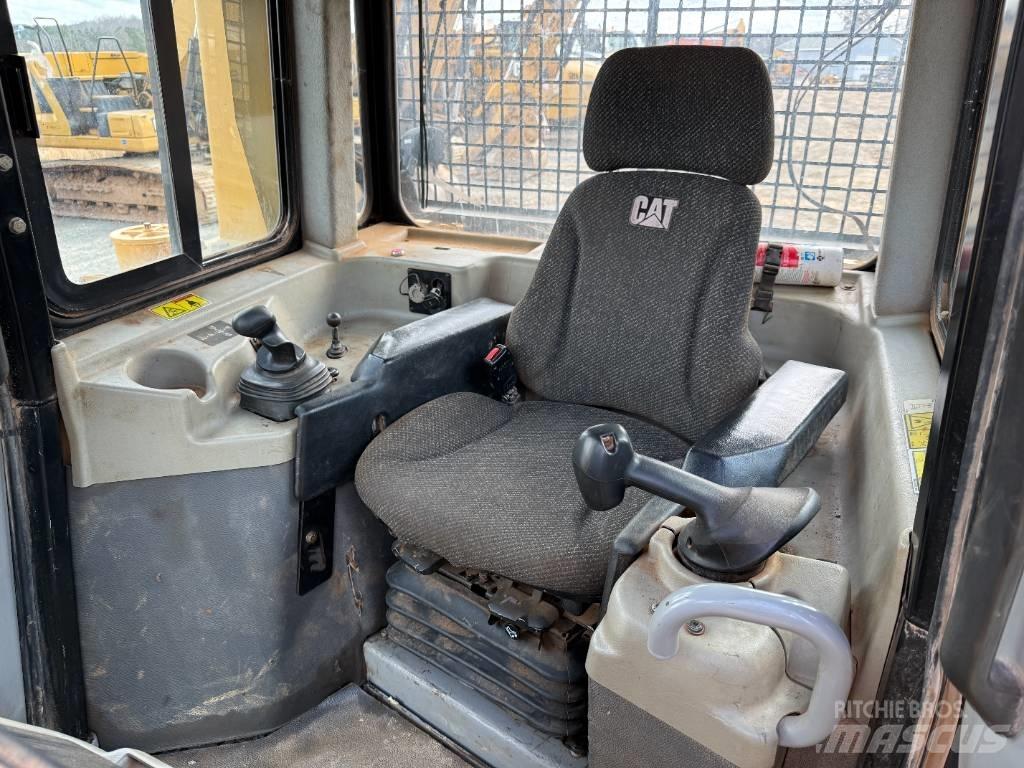 CAT D 6 T XL Buldožeri gusjeničari
