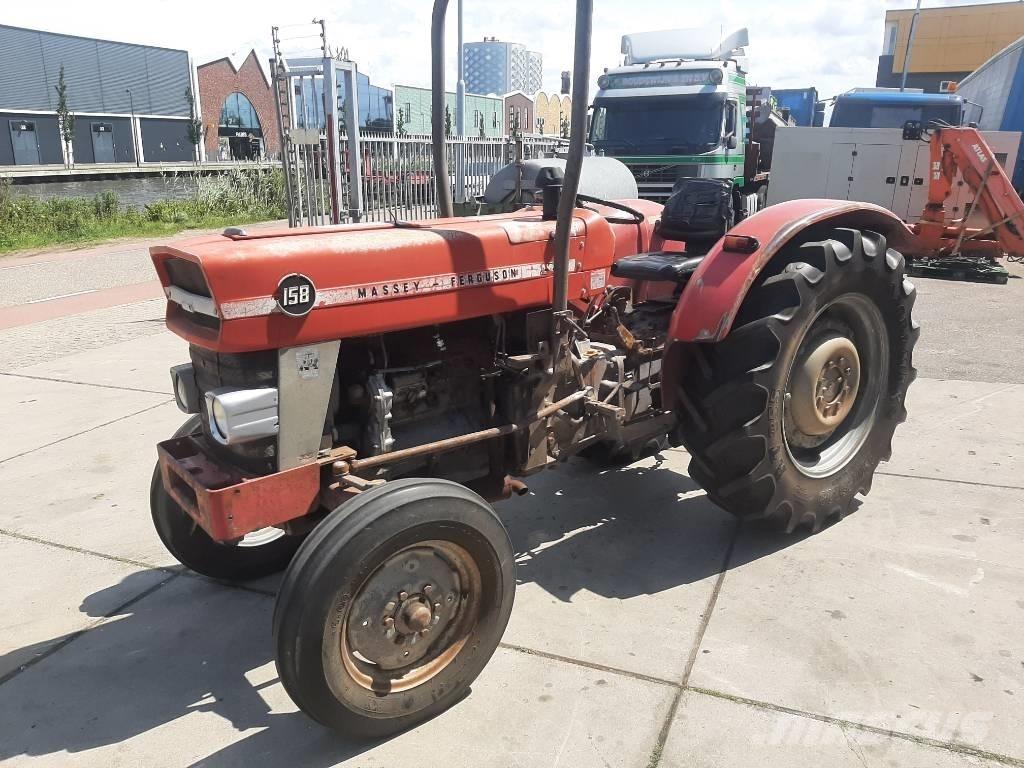 Massey Ferguson 158 Traktori