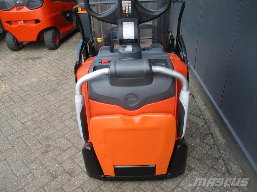 Toyota SPE160L Ručni električni viličar