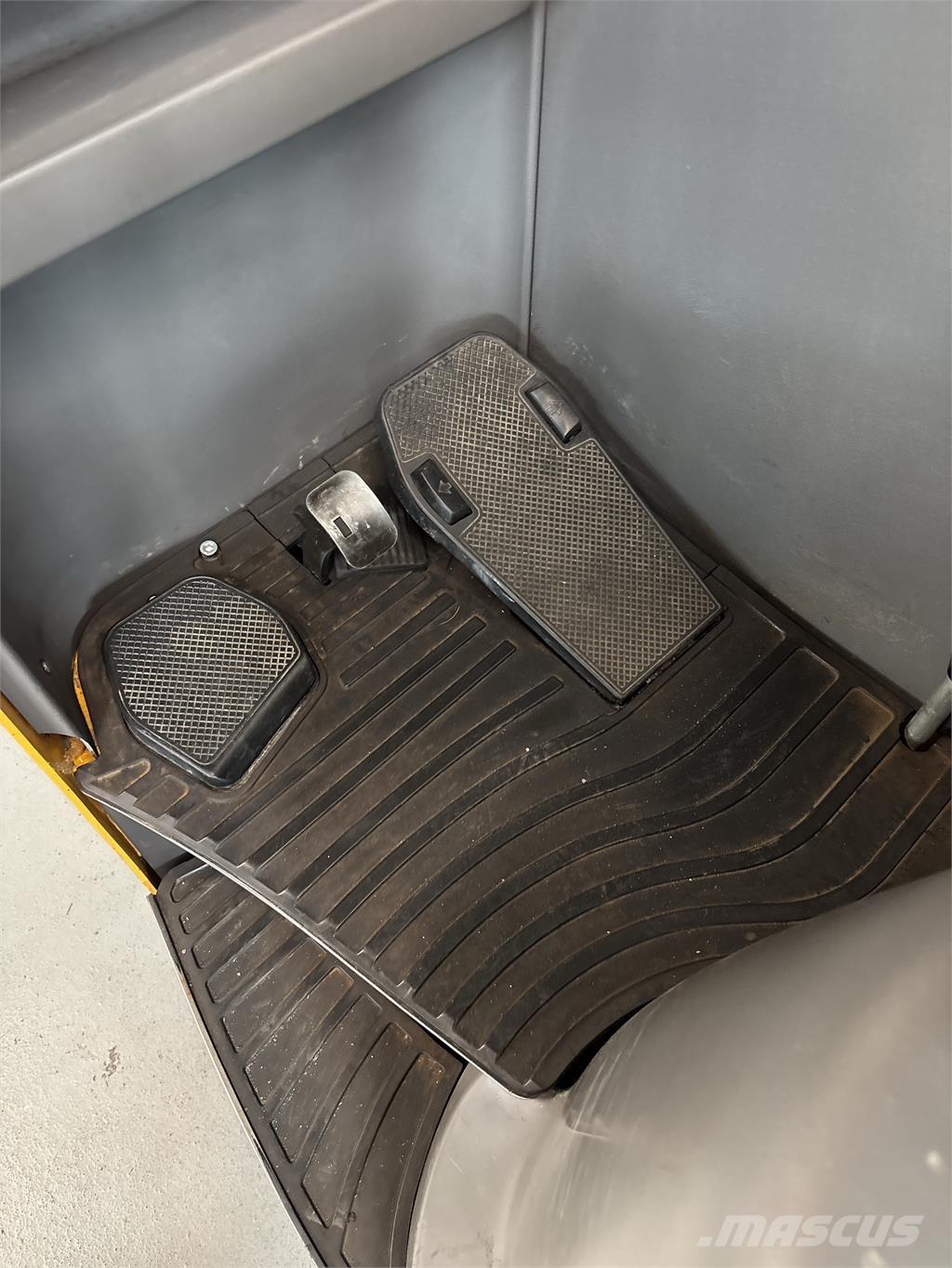 Atlet UMS200 Viličari sa pomičnim stupom