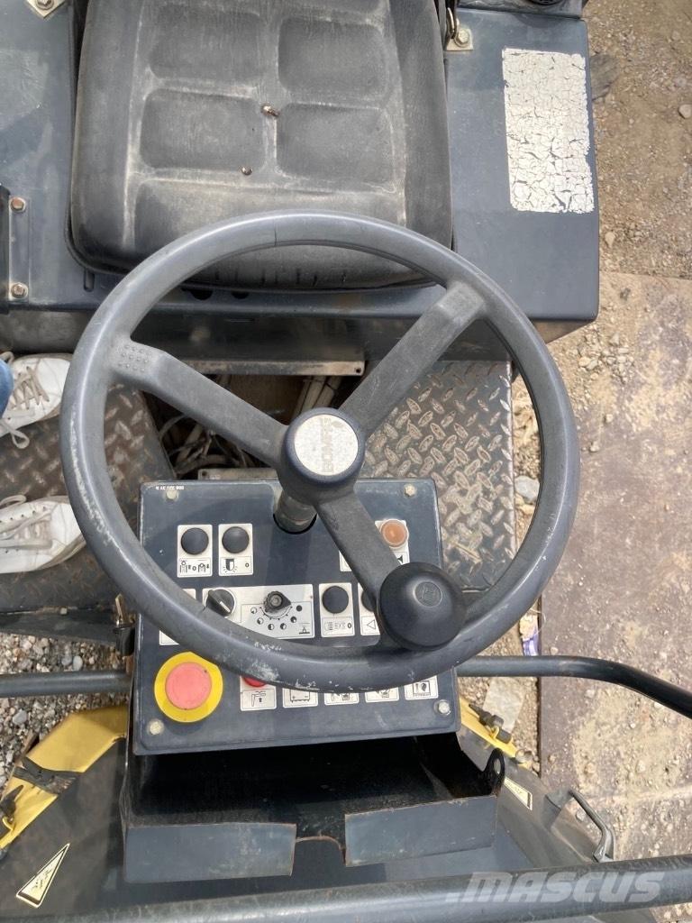 Bomag BW 100 AD-3 Valjci sa dvojnim bubnjem
