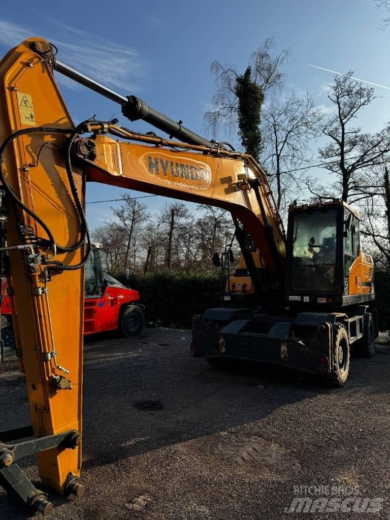 Hyundai HW 210 Bageri na kotačima