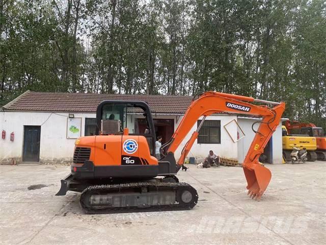 Doosan dx60 Bageri gusjeničari