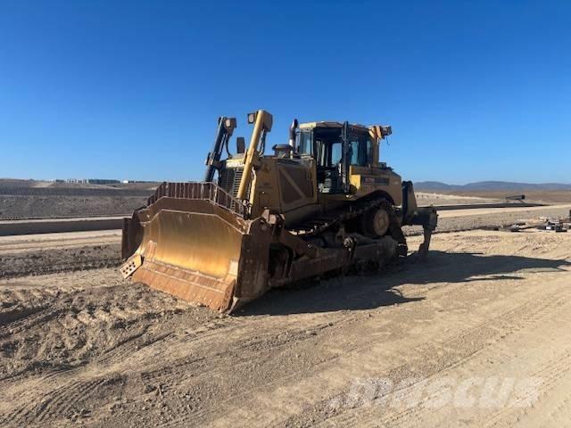 CAT D 8 T Buldožeri gusjeničari