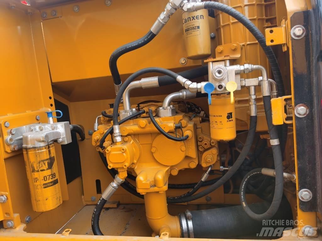 CAT 320 D2 Bageri gusjeničari