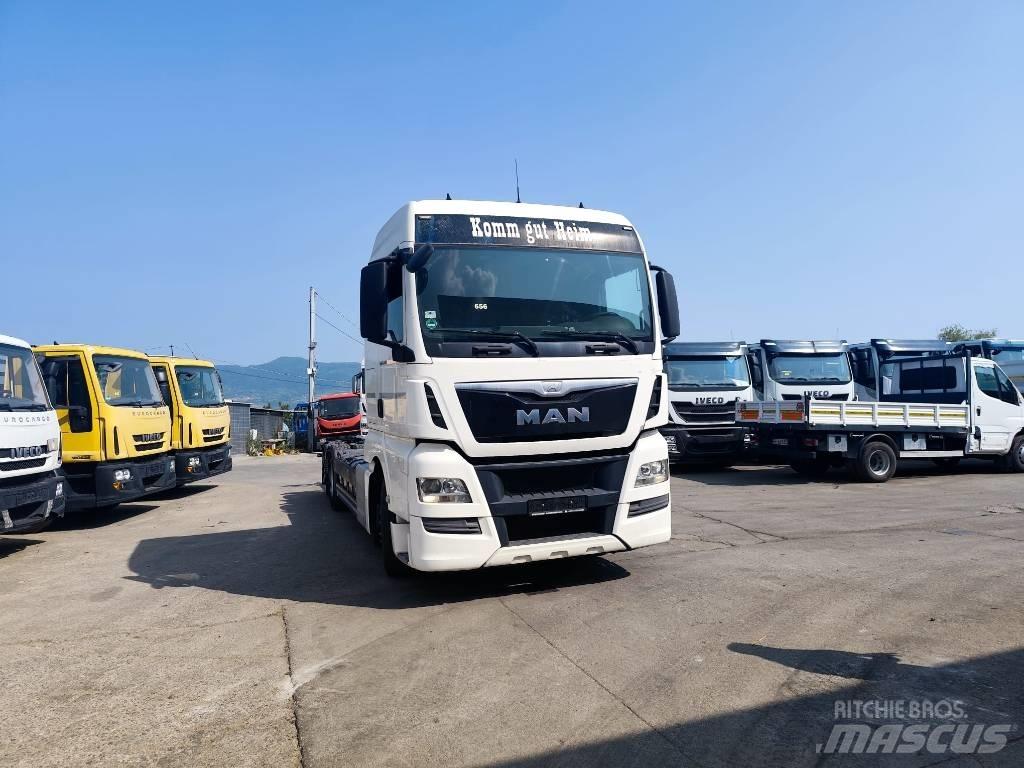 MAN TGX 26.440 Kamioni s ravnim pločom / vitlom