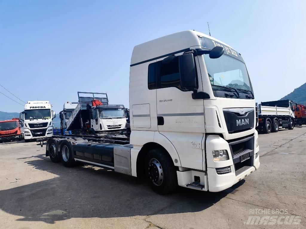 MAN TGX 26.440 Kamioni s ravnim pločom / vitlom