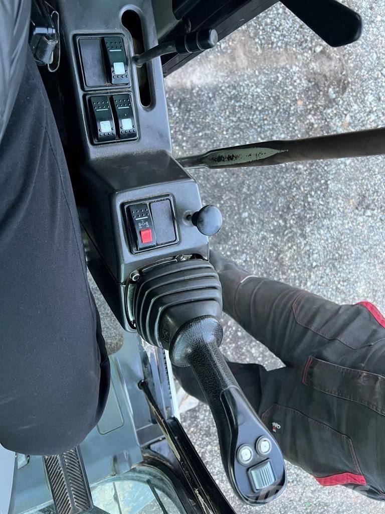 CAT M 313 D Bageri na kotačima