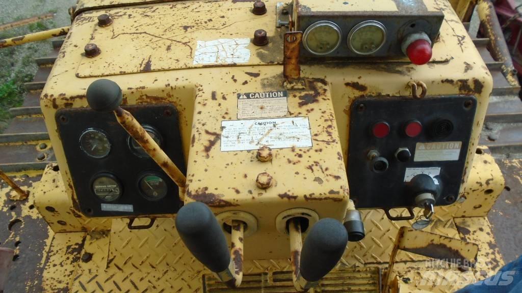 Komatsu D 68 E-1 Buldožeri gusjeničari