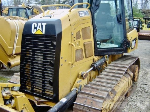 CAT D 3 K 2 XL Buldožeri gusjeničari
