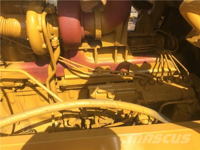 CAT D 6 D Buldožeri gusjeničari