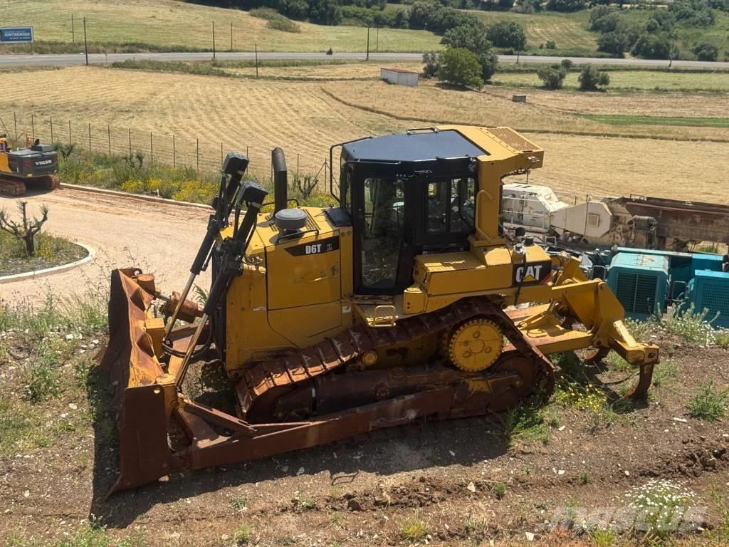 CAT D 6 T XL Buldožeri gusjeničari