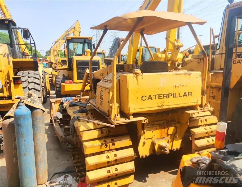 CAT D 4 E Buldožeri gusjeničari