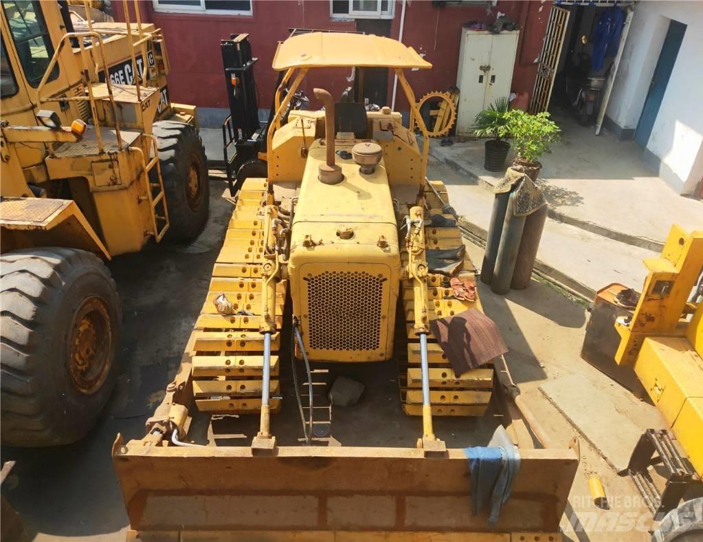 CAT D 4 E Buldožeri gusjeničari