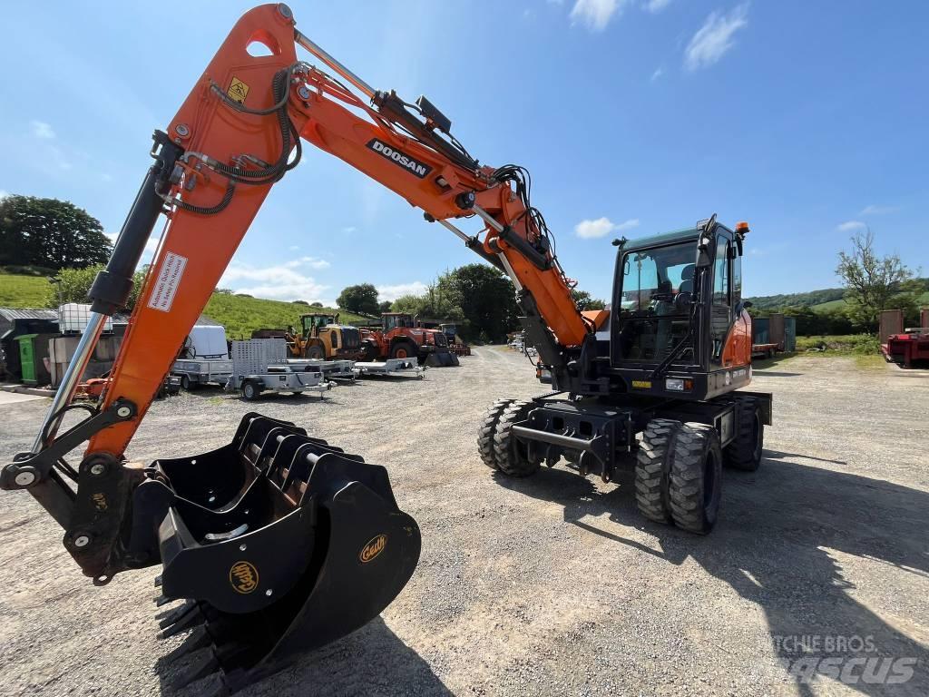 Develon DX 100 W-7 Bageri na kotačima
