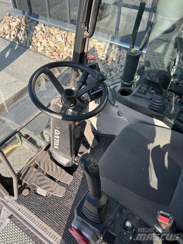 Volvo EW180E Bageri na kotačima