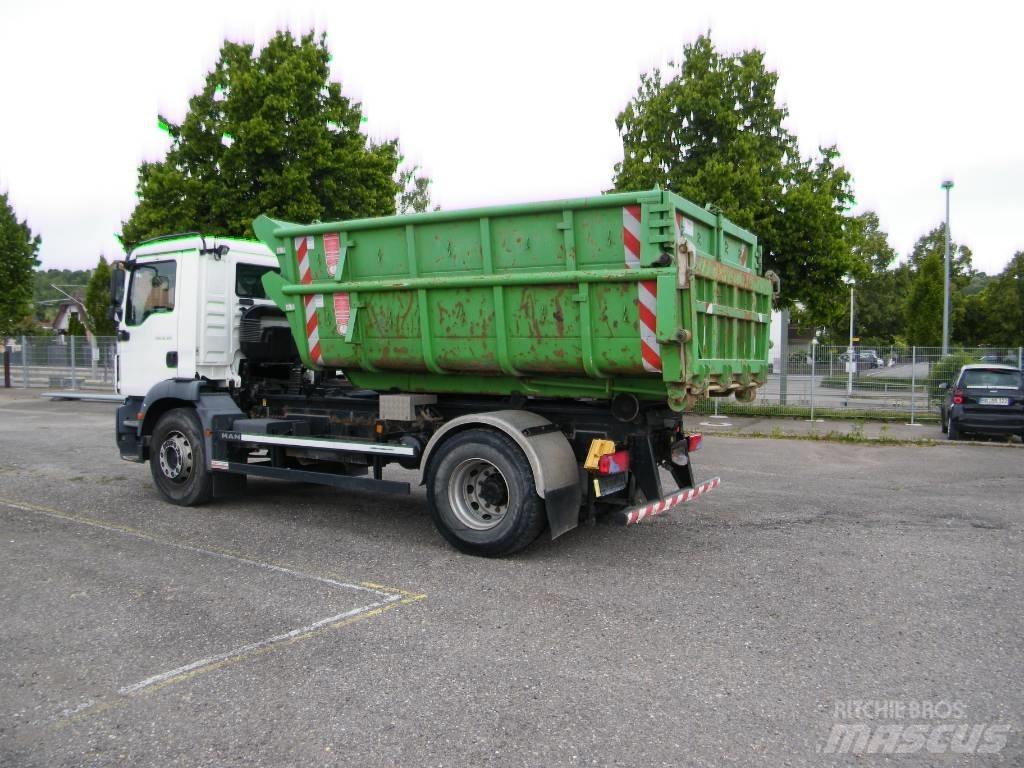 MAN TGM 18.320 Rol kiper kamioni s kukama za dizanje