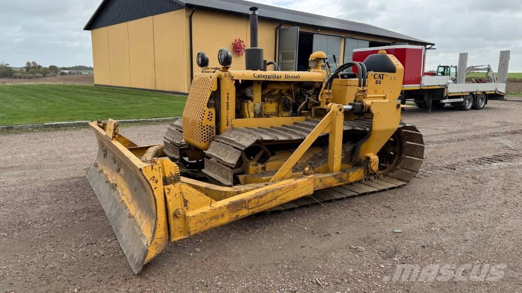 CAT D 2 Buldožeri gusjeničari