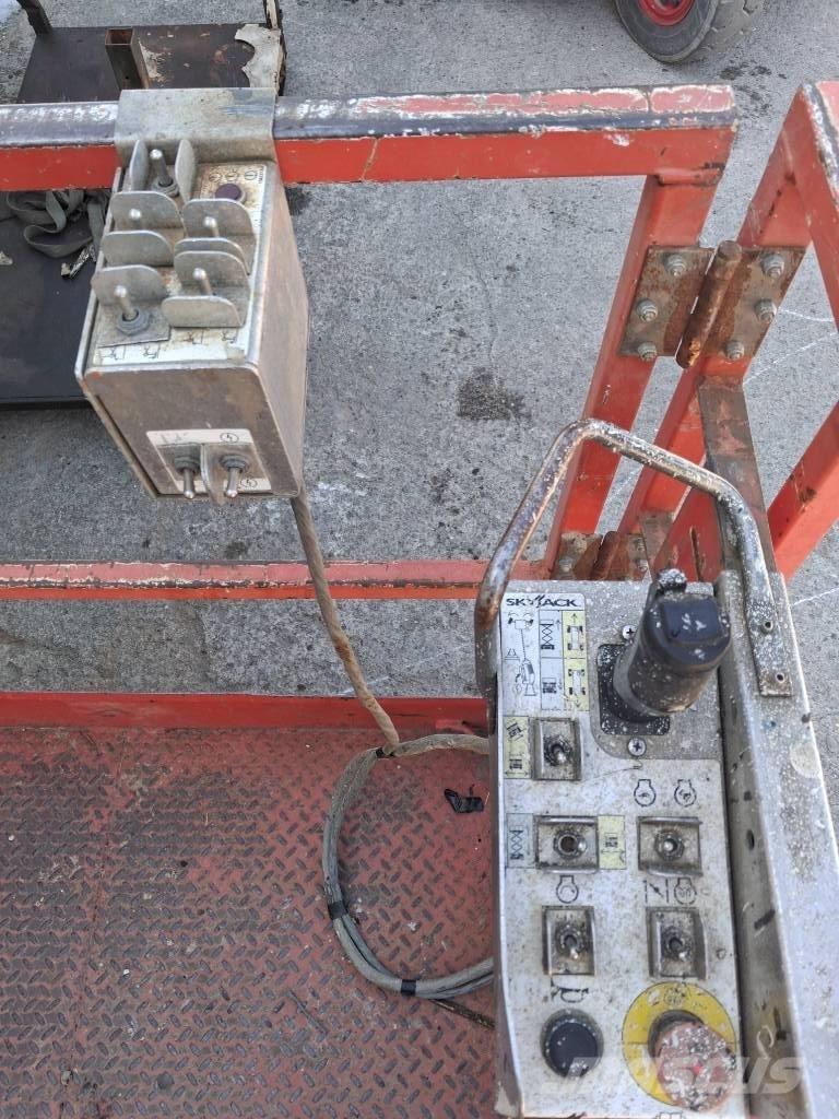 SkyJack SJ 6826 RT Škaraste platforme
