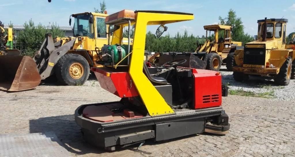 Tennant 528 Strojevi za metenje