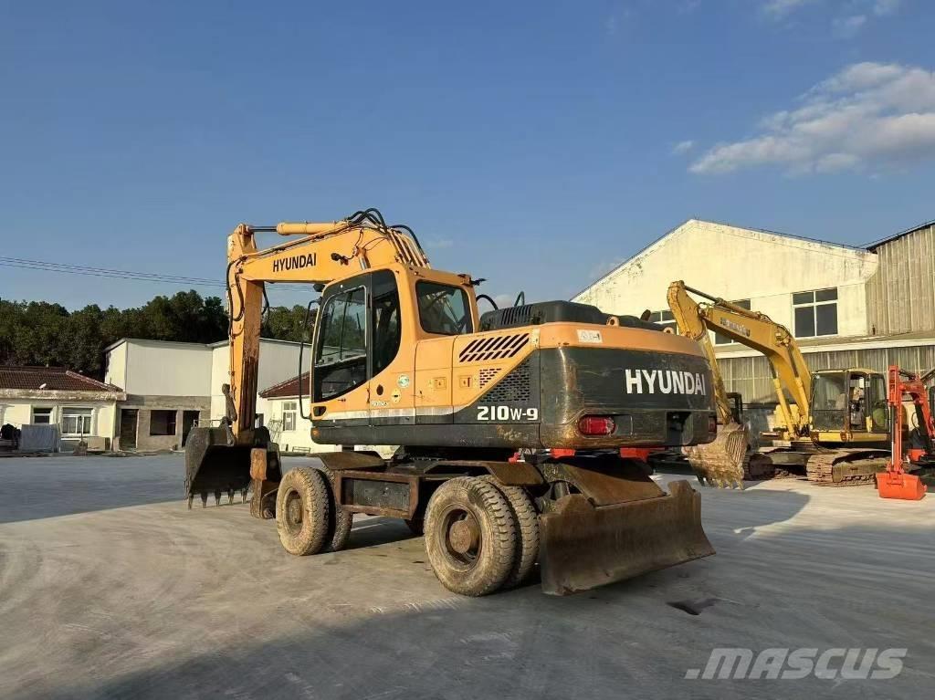 Hyundai 210W-9 Bageri na kotačima