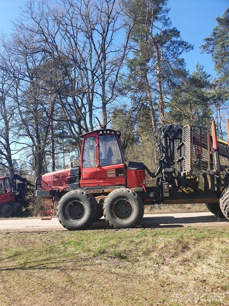 Komatsu 895 Forvarderi