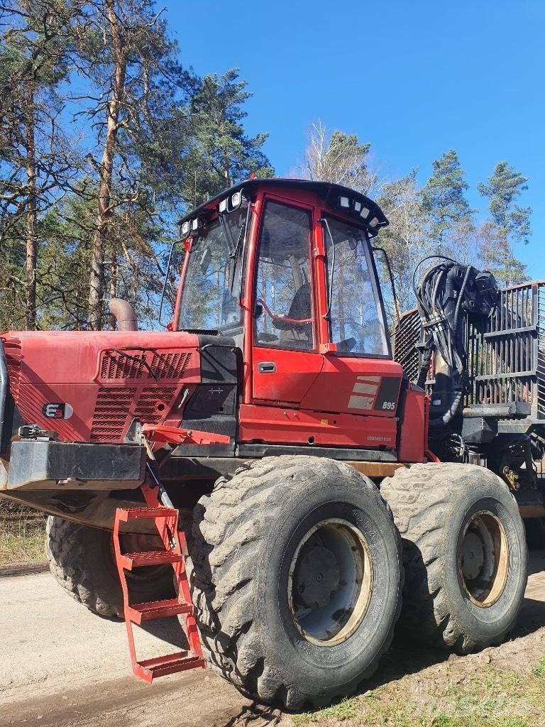 Komatsu 895 Forvarderi