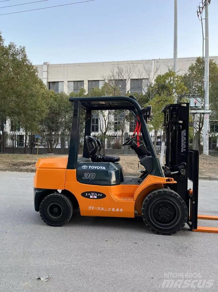 Toyota 7 FDN 30 Dizelski viličari