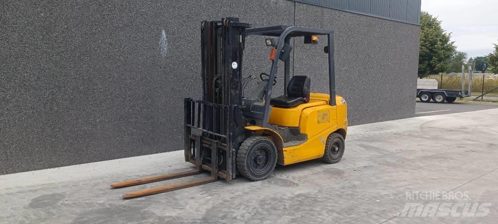 TCM FD25T3 Dizelski viličari