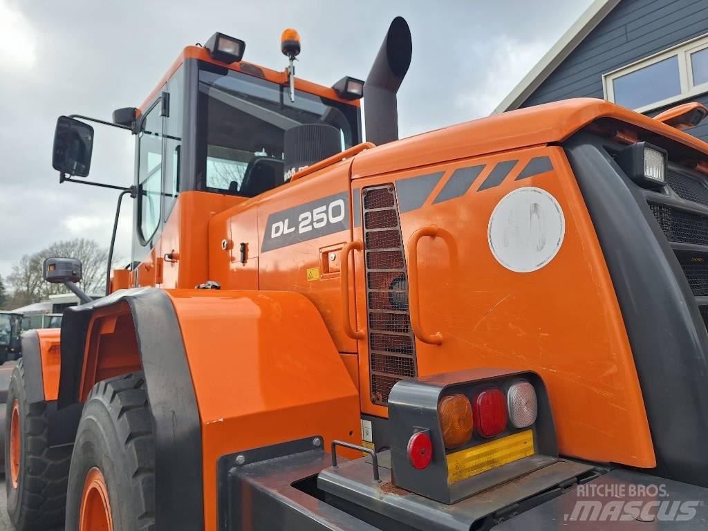 Doosan DL250 Utovarivači na kotačima