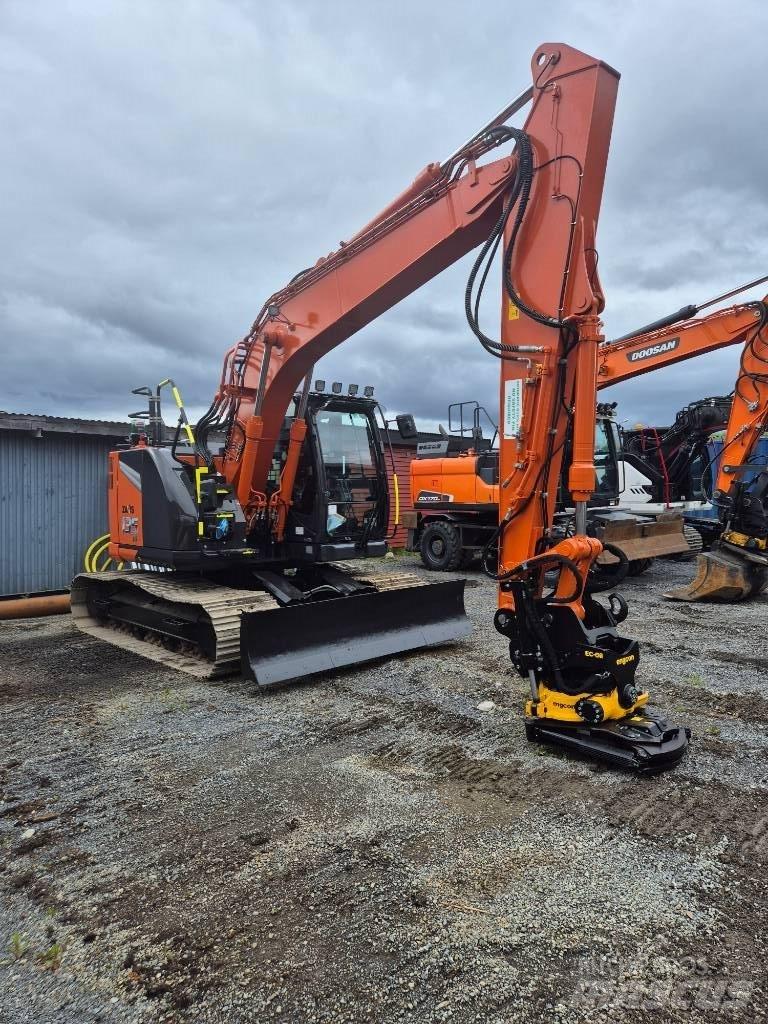 Hitachi ZX 135 US -7 Bageri gusjeničari