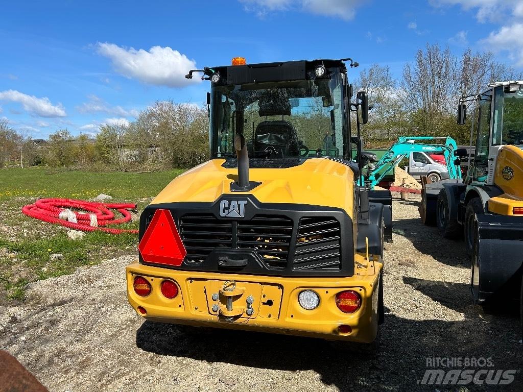 CAT 906 Utovarivači na kotačima