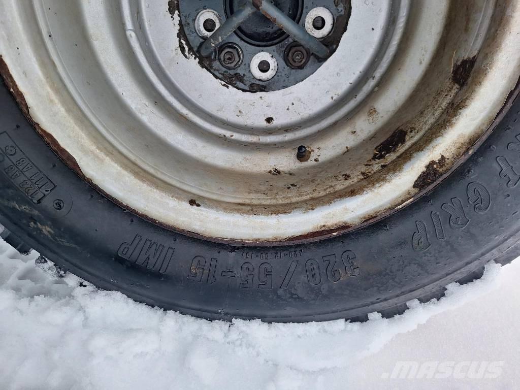 Avant 745 Višenamjenski utovarivači