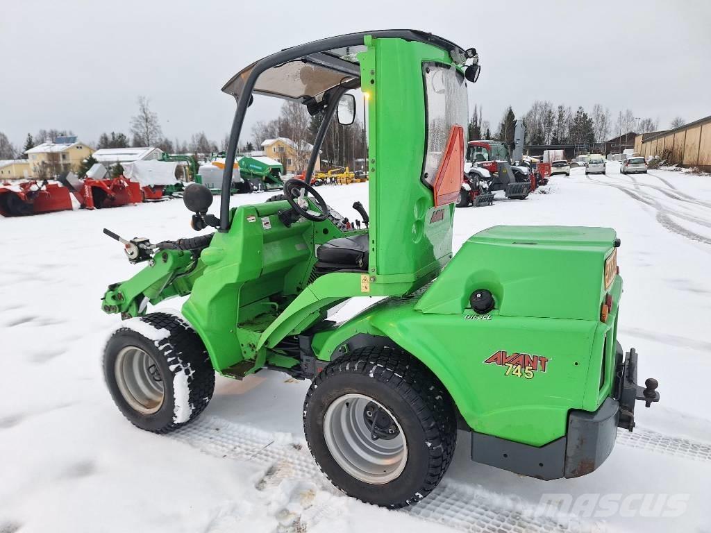 Avant 745 Višenamjenski utovarivači