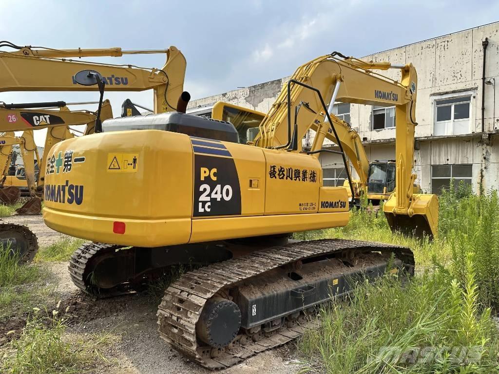 Komatsu PC240-8 Bageri gusjeničari
