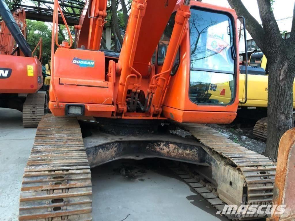 Doosan 220-7 Bageri gusjeničari