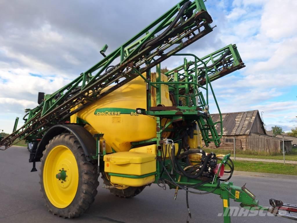 John Deere 840 Vučene prskalice