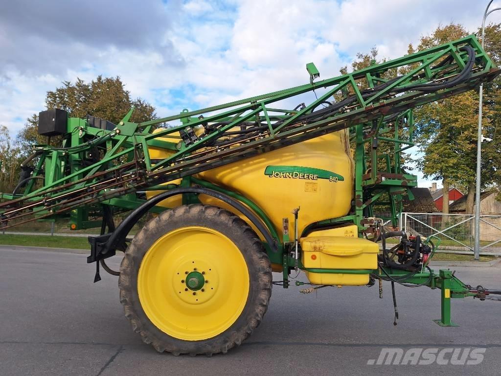 John Deere 840 Vučene prskalice