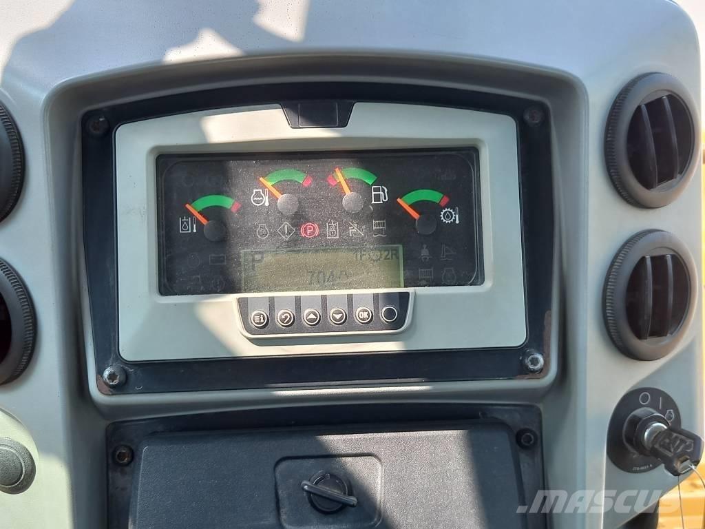 CAT D8T (Abu Dhabi) Buldožeri gusjeničari