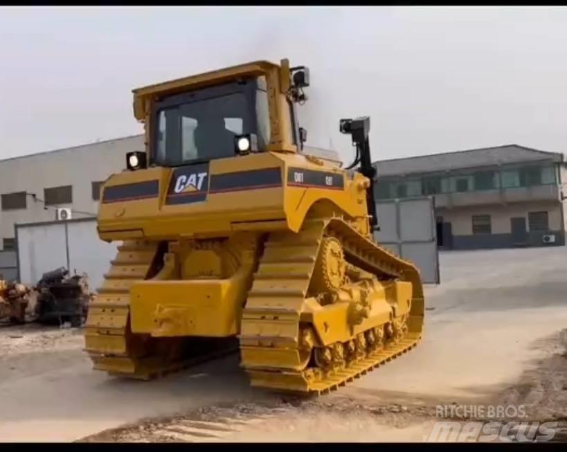 CAT D 8 T Buldožeri gusjeničari