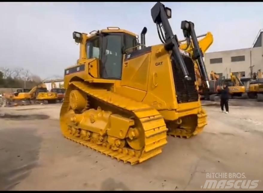 CAT D 8 T Buldožeri gusjeničari