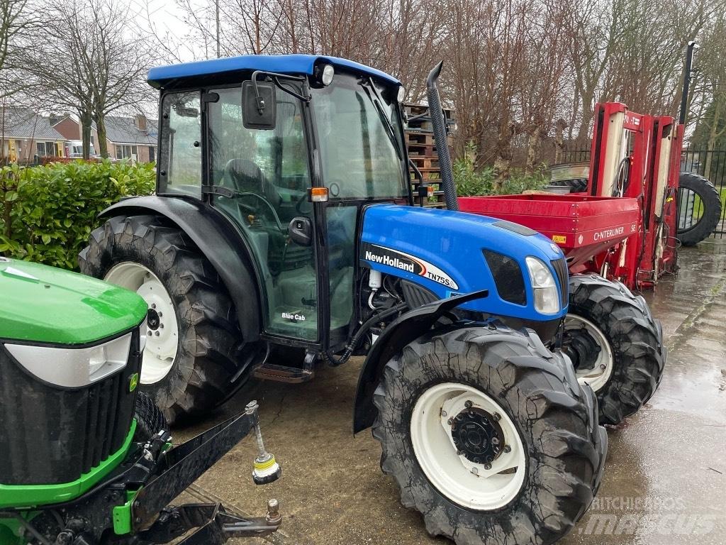 New Holland TN75SA Traktori